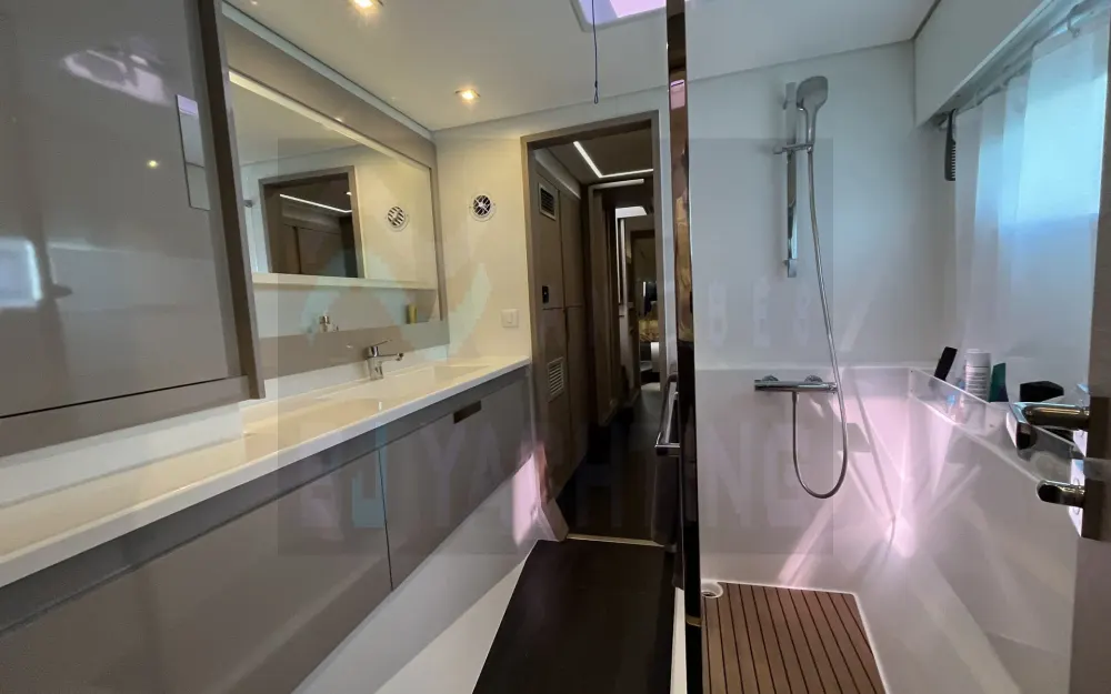 slider 12 Fountaine Pajot Elba 45