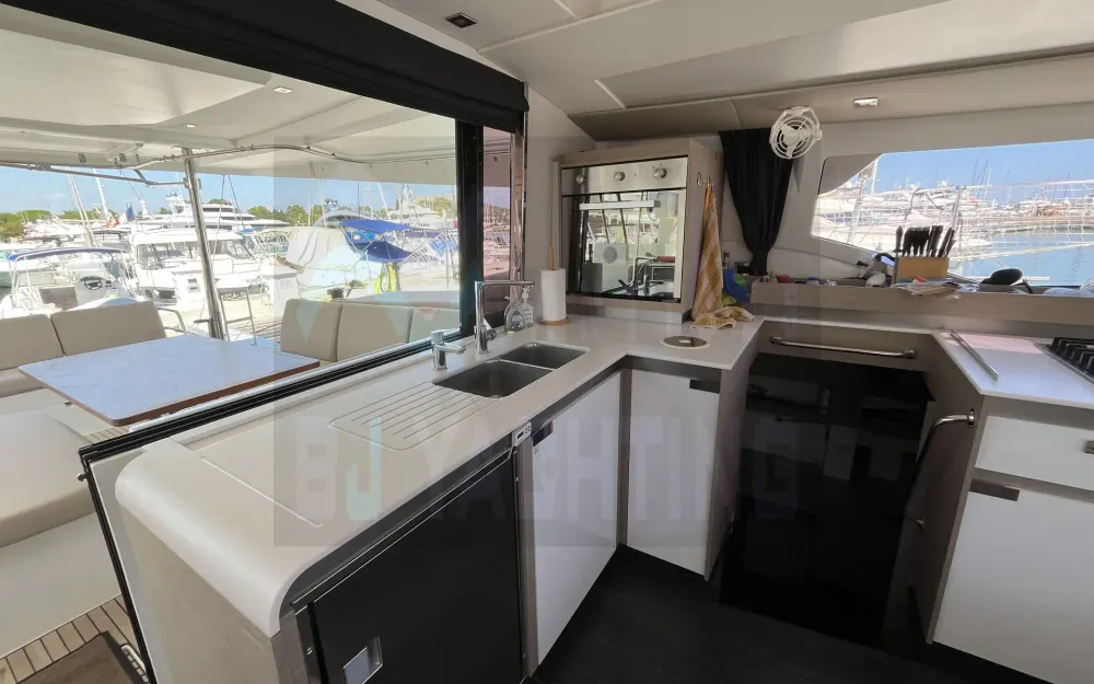 slider 14 Fountaine Pajot Elba 45