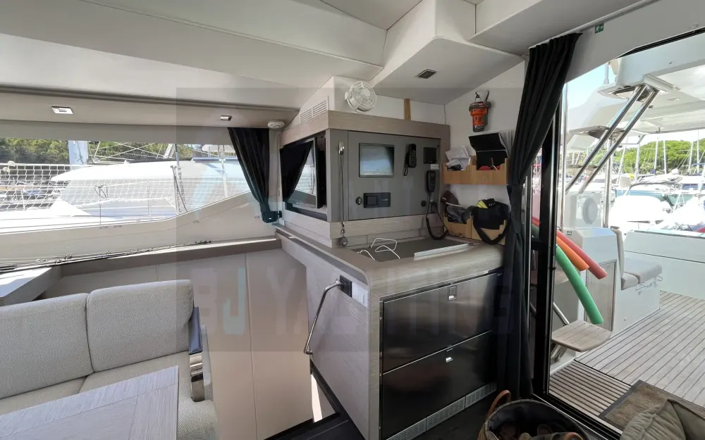 slider 16 Fountaine Pajot Elba 45