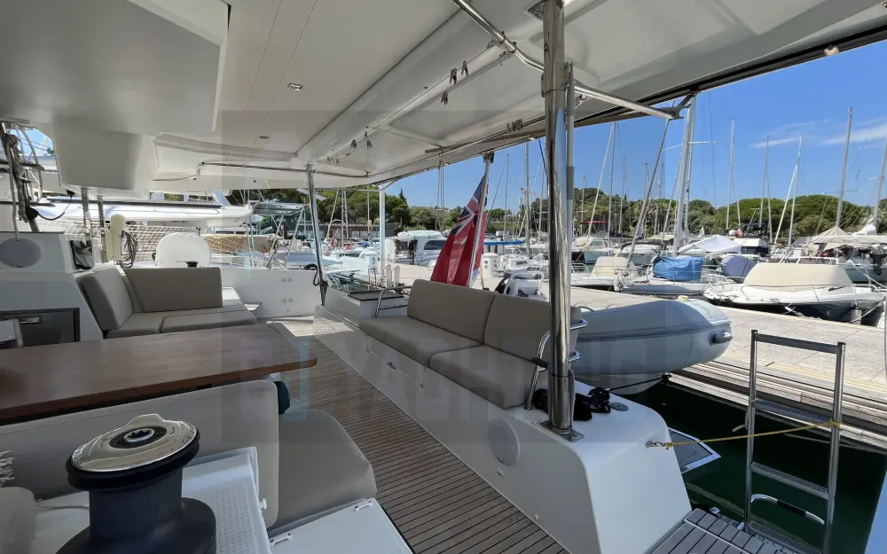 slider 19 Fountaine Pajot Elba 45
