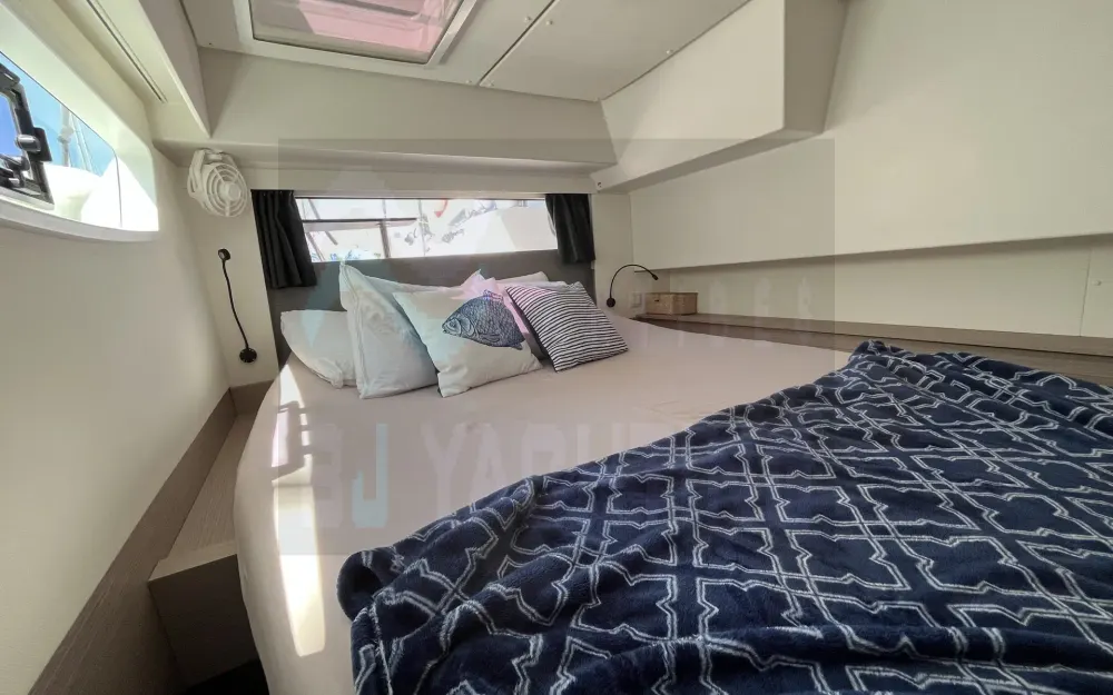 slider 32 Fountaine Pajot Elba 45