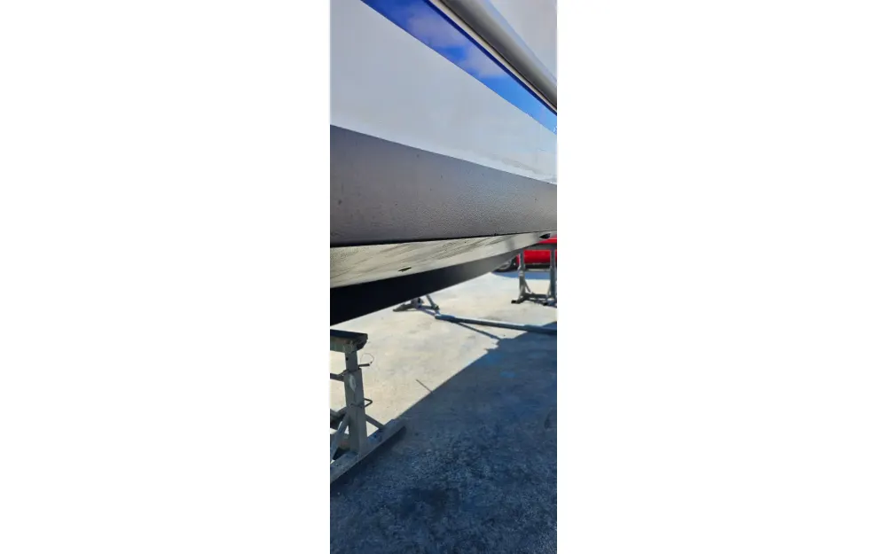 slider 10 Delphia  1050 Escape