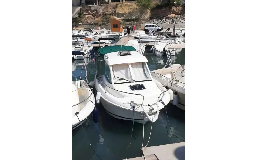 slider 0 Jeanneau Merry Fisher 585