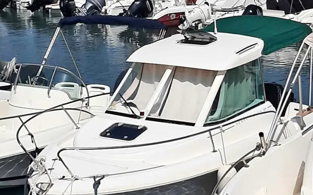 slider 2 Jeanneau Merry Fisher 585