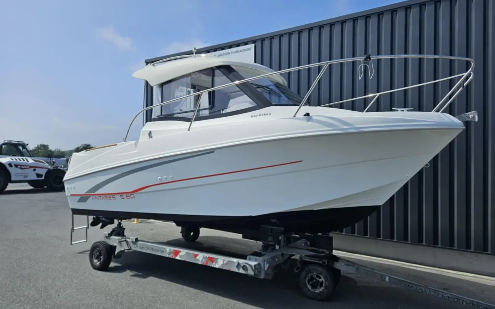 slider 3 Beneteau Antares 580 HB