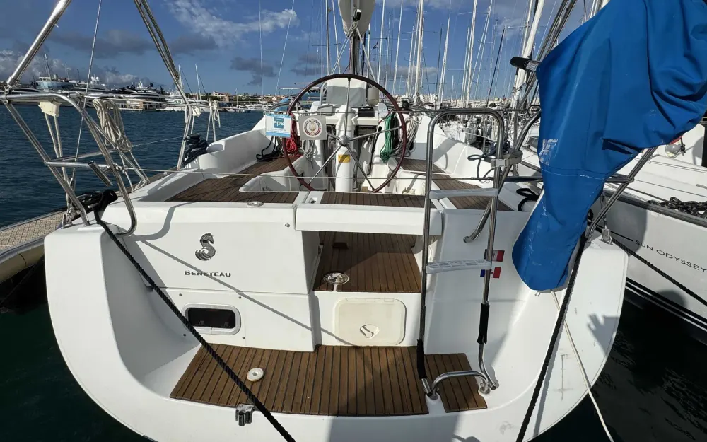 slider 1 Beneteau Oceanis 31