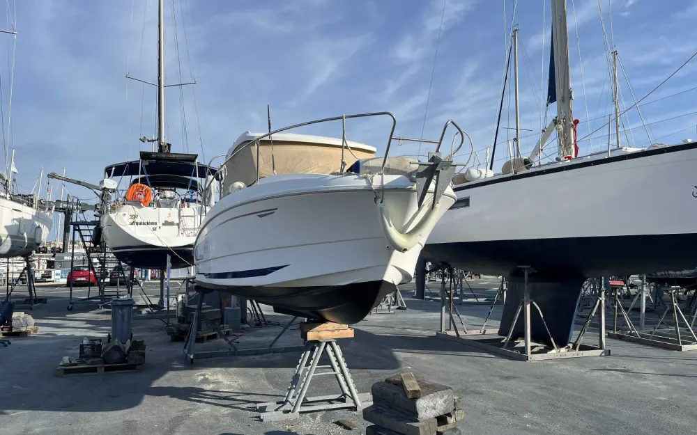 slider 2 Beneteau Antares 6.80