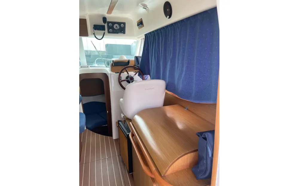 slider 4 Jeanneau Merry Fisher 805