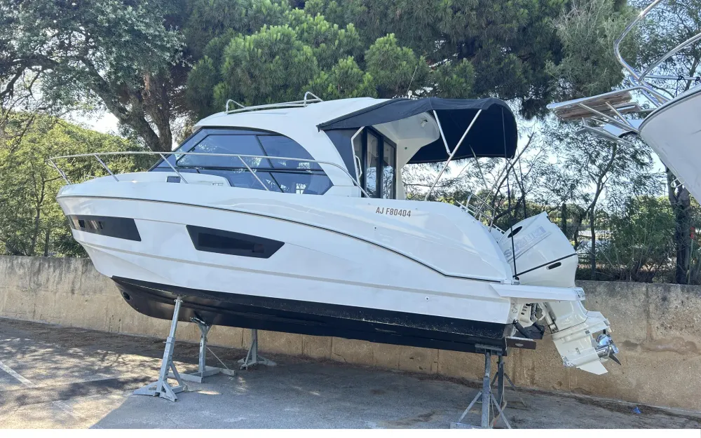 slider 0 Beneteau Antares 9 OB