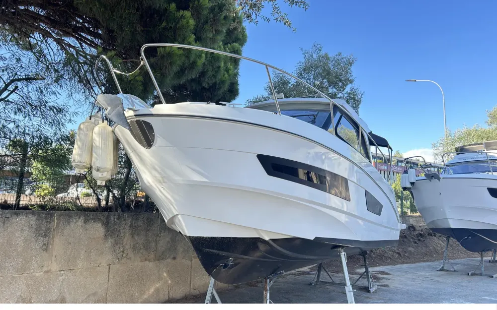 slider 1 Beneteau Antares 9 OB