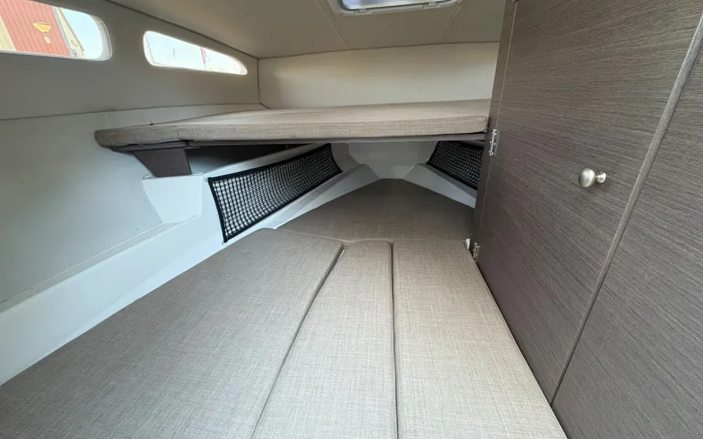 slider 9 Bayliner VR6 Cuddy