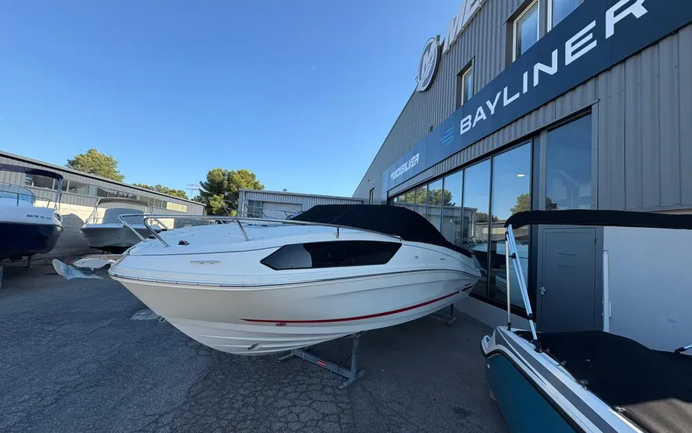 slider 1 Bayliner VR6 Cuddy