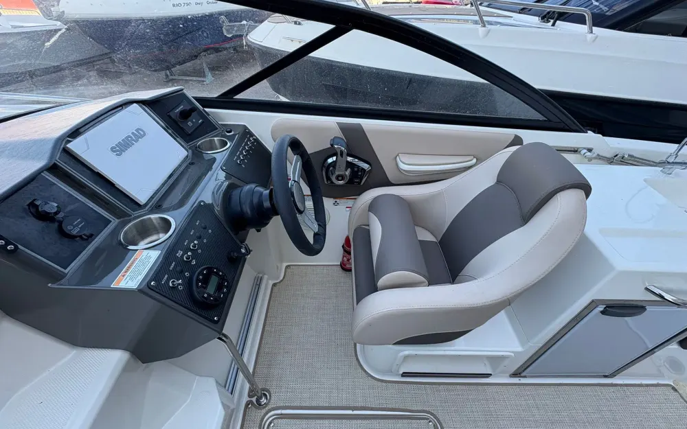 slider 3 Bayliner VR6 Cuddy