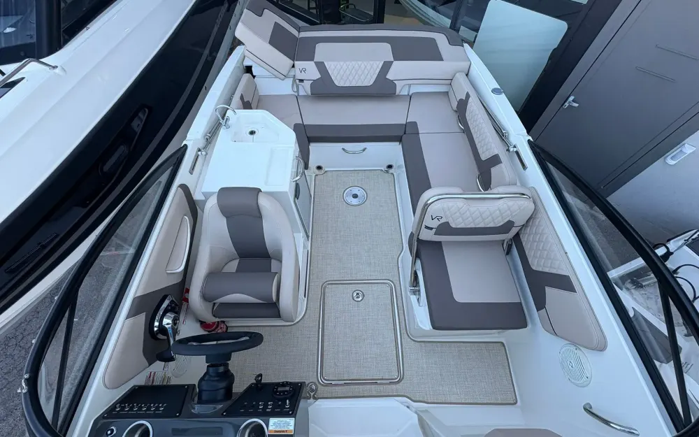 slider 5 Bayliner VR6 Cuddy