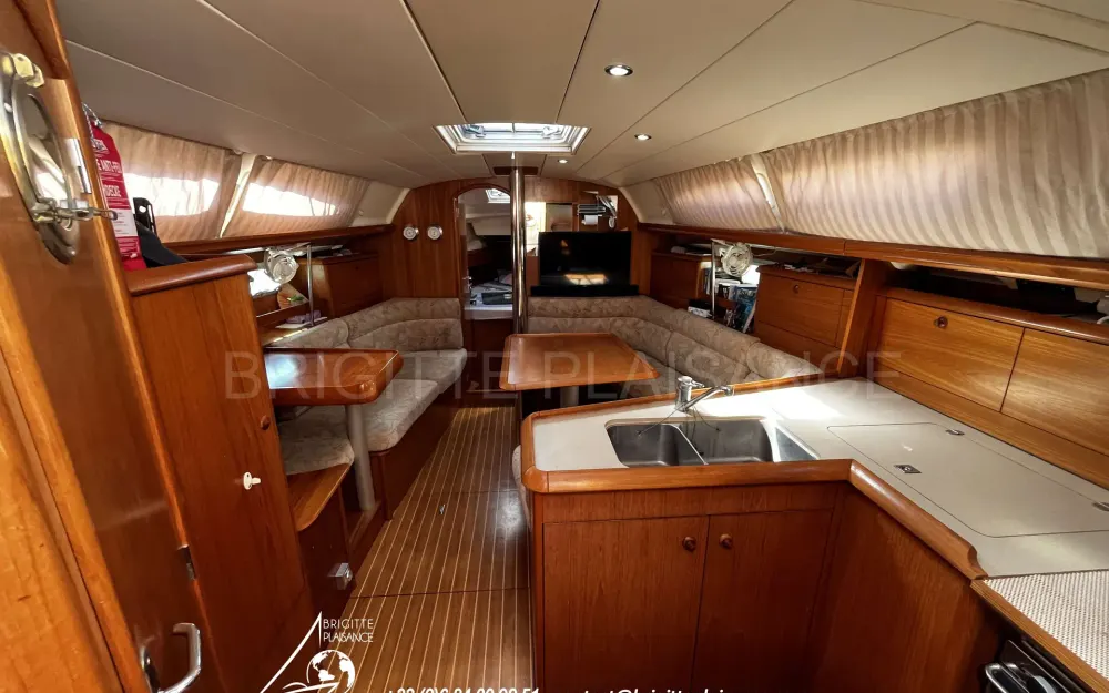 slider 1 Jeanneau Sun Odyssey 37