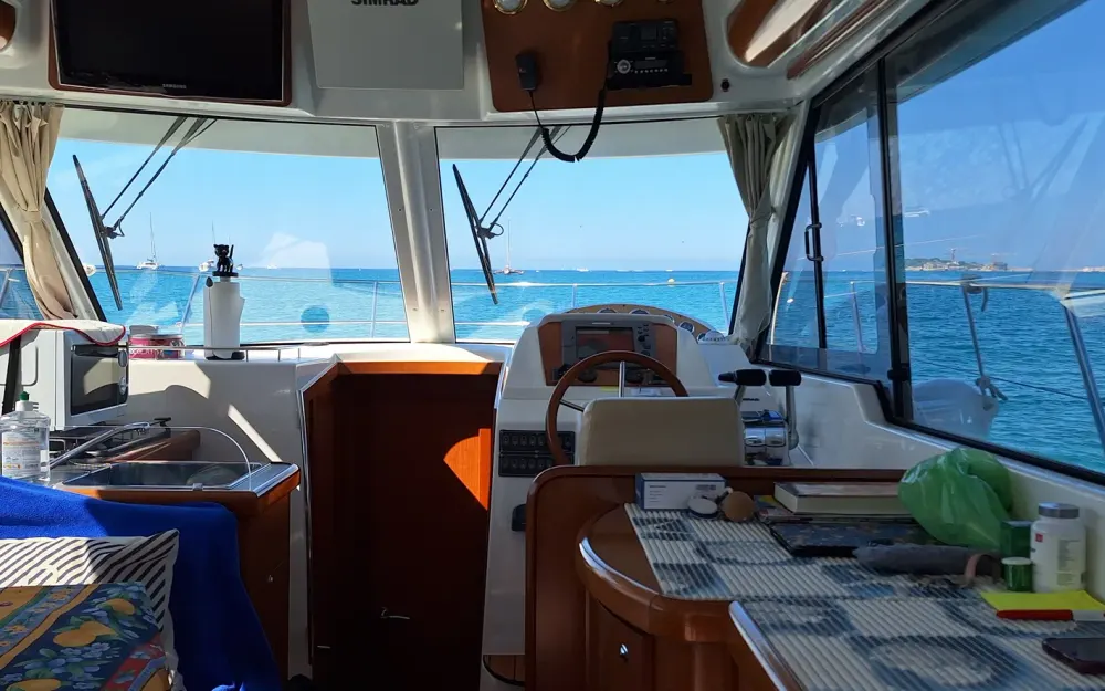 slider 1 Beneteau Antares 980 Fly