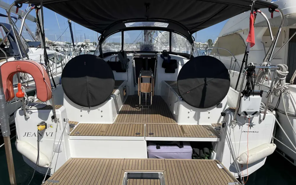 slider 1 Jeanneau Sun Odyssey 380