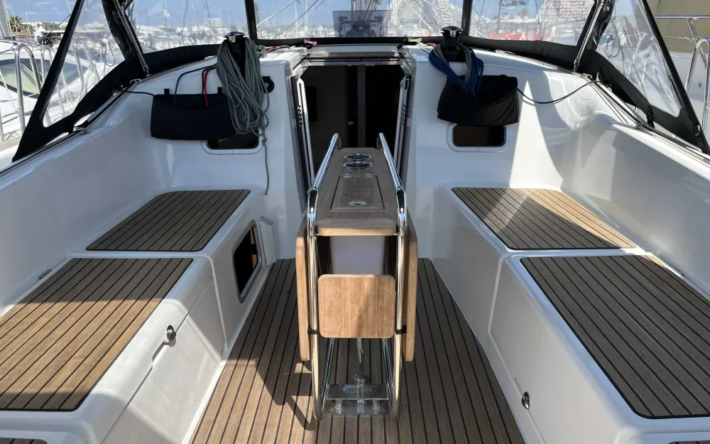 slider 2 Jeanneau Sun Odyssey 380