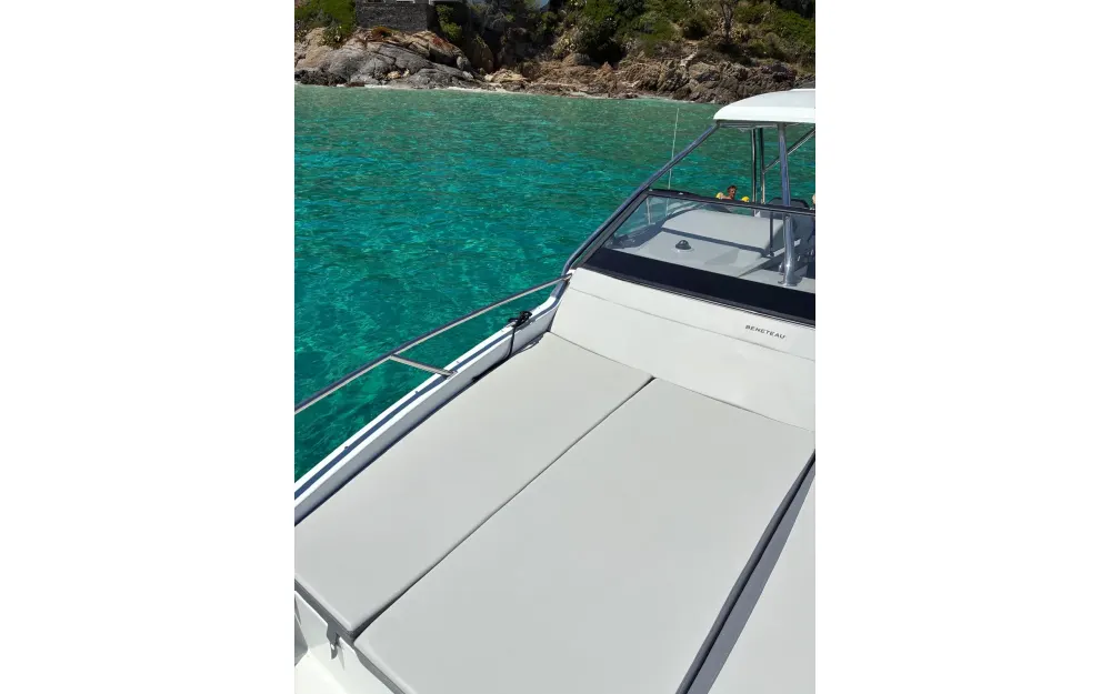 slider 8 Beneteau Flyer 10