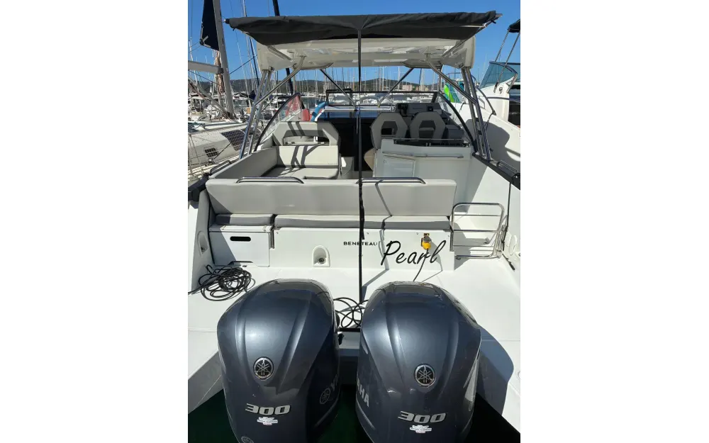 slider 15 Beneteau Flyer 10