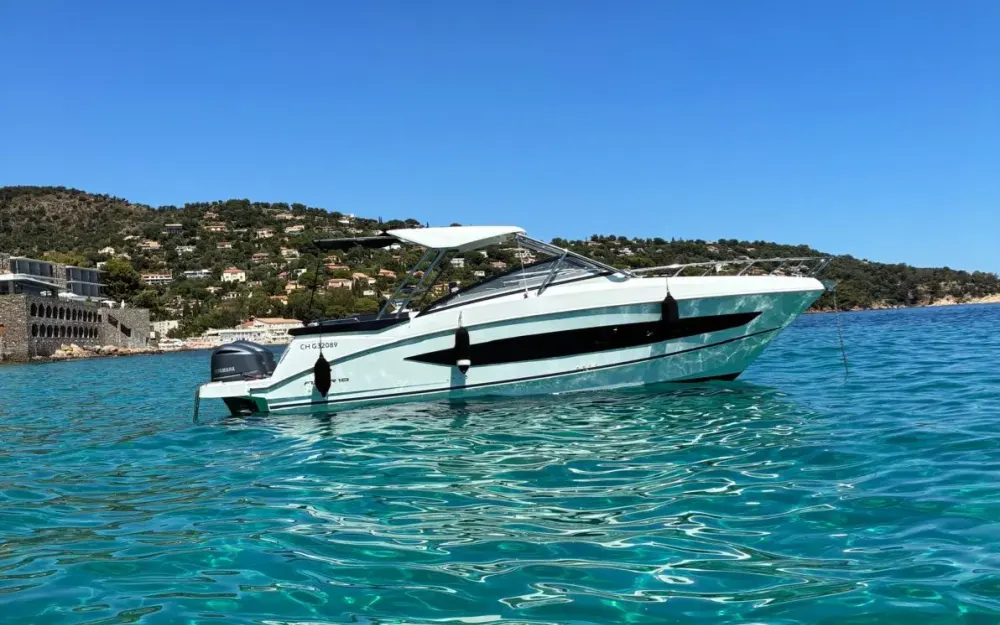 slider 0 Beneteau Flyer 10
