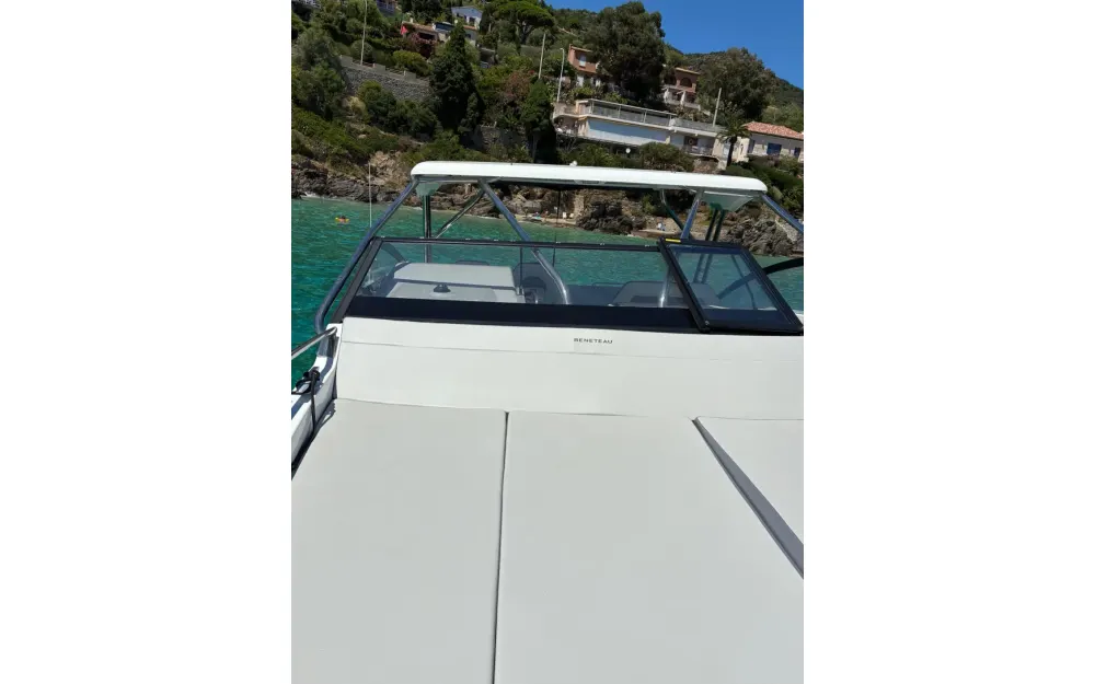 slider 4 Beneteau Flyer 10
