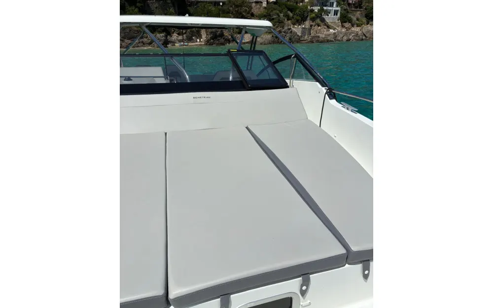 slider 5 Beneteau Flyer 10