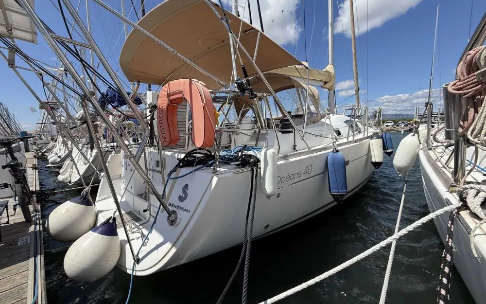 slider 1 Beneteau Oceanis 40
