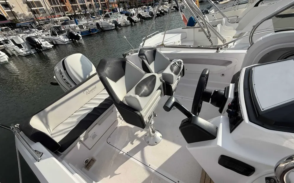 slider 8 Ranieri Voyager 22