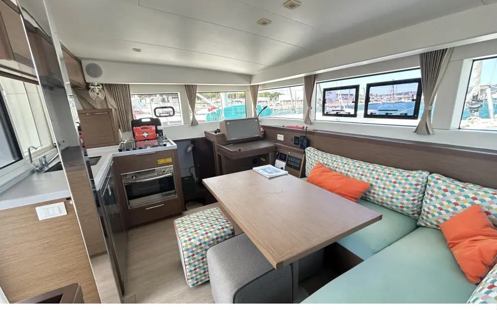 slider 17 Lagoon  40