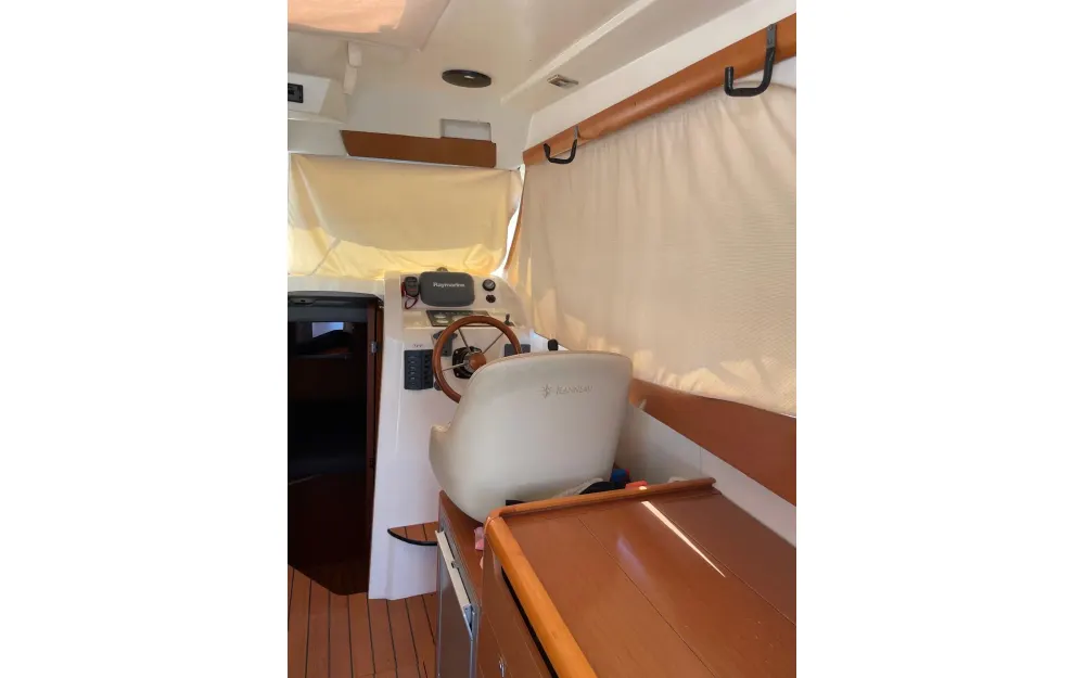 slider 10 Jeanneau Merry Fisher 815