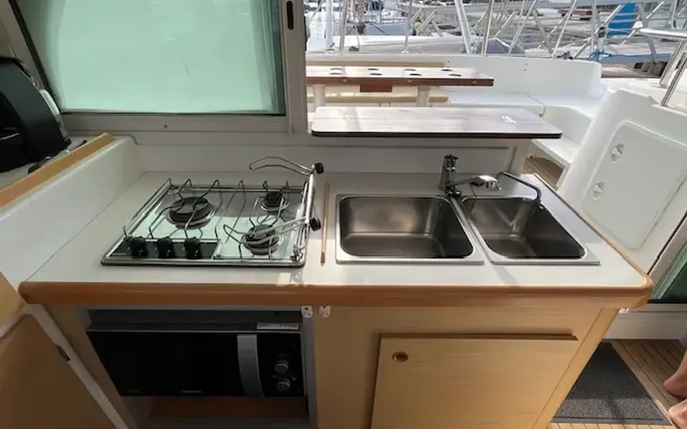 slider 33 Lagoon  380 S2