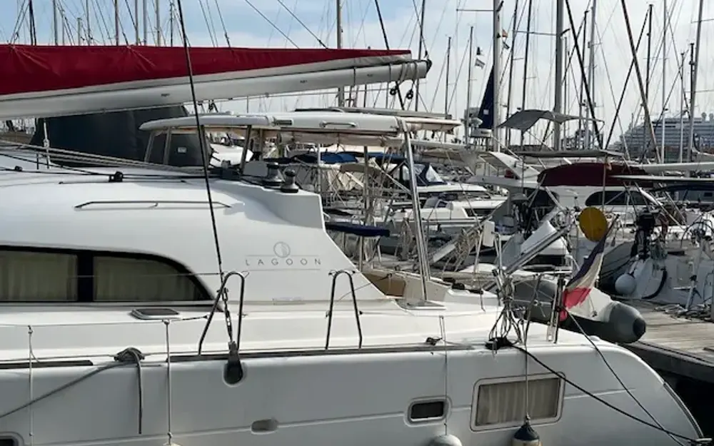 slider 5 Lagoon  380 S2