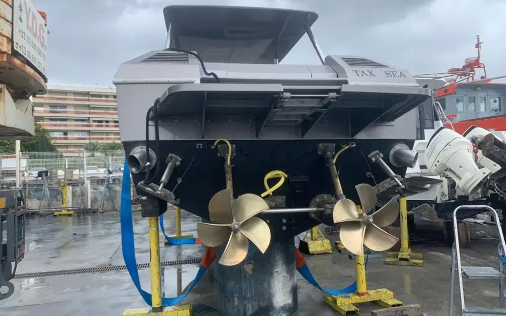 slider 17 Benetti  45
