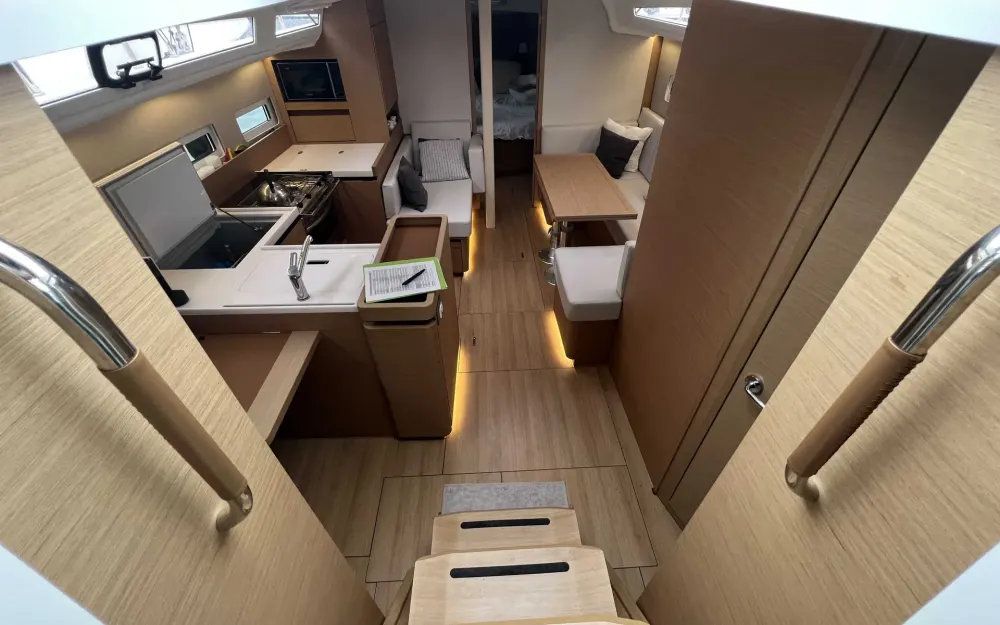 slider 9 Jeanneau Sun Odyssey 410