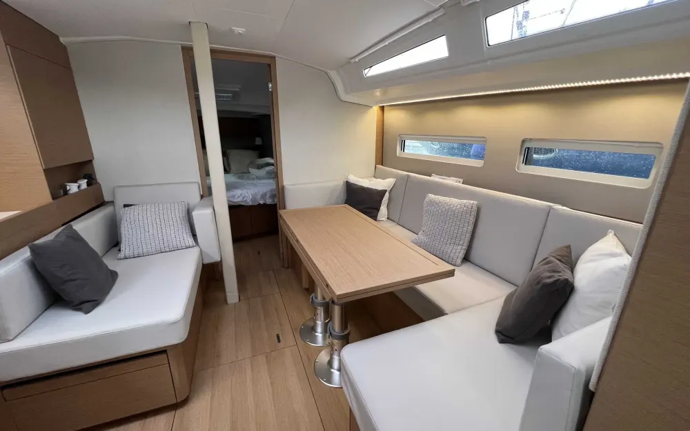 slider 10 Jeanneau Sun Odyssey 410