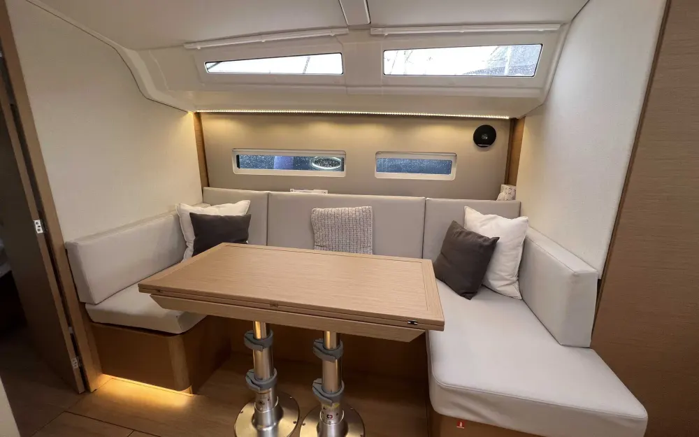 slider 11 Jeanneau Sun Odyssey 410