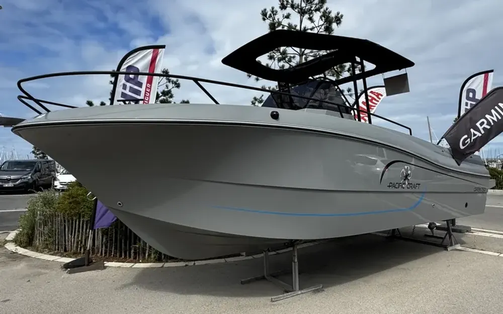slider 0 Pacific Craft  750 Open