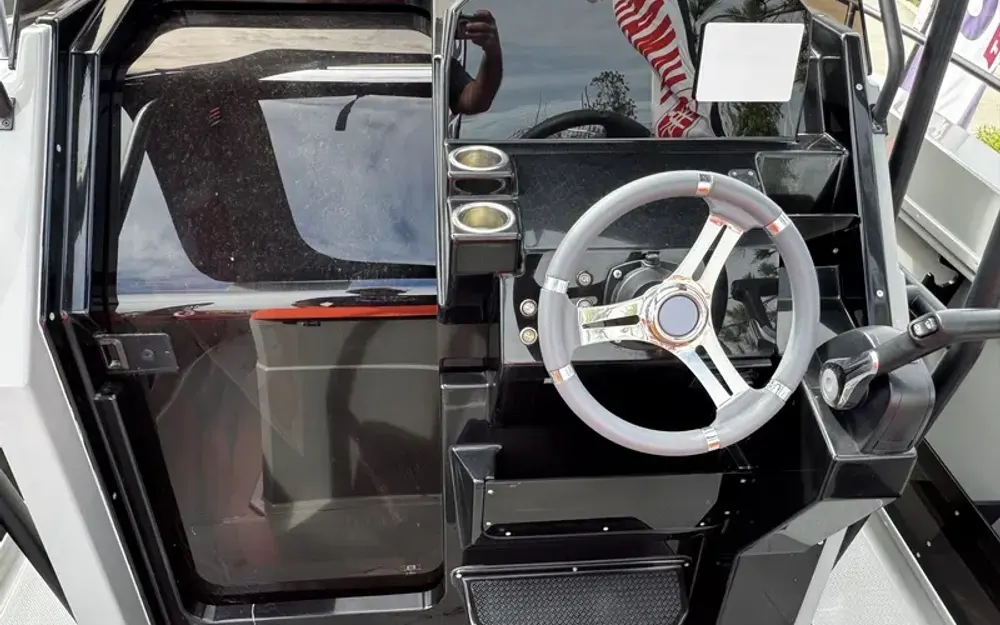 slider 17 Pacific Craft  750 Open