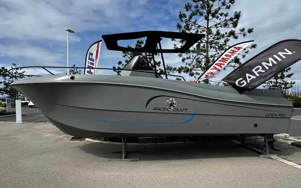 slider 1 Pacific Craft  750 Open