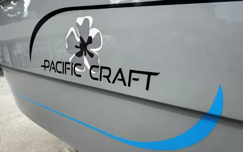slider 3 Pacific Craft  750 Open