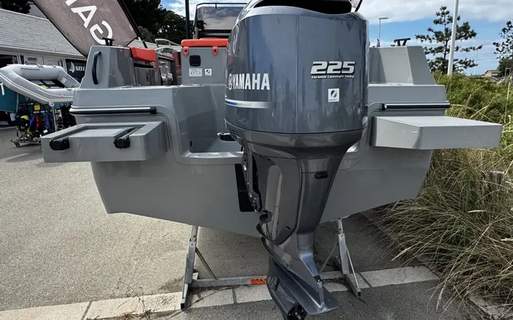slider 4 Pacific Craft  750 Open
