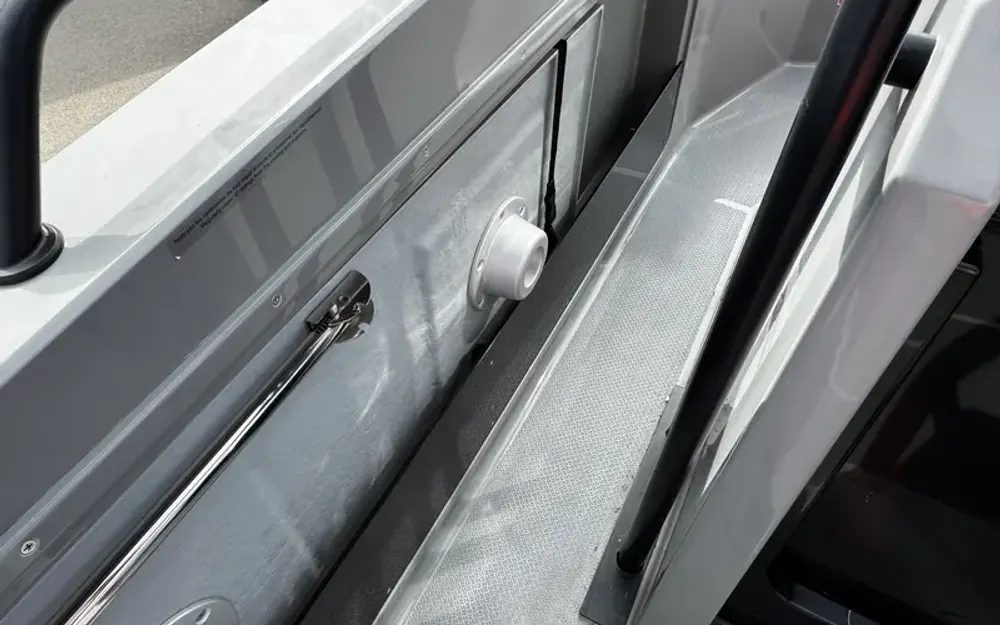slider 8 Pacific Craft  750 Open