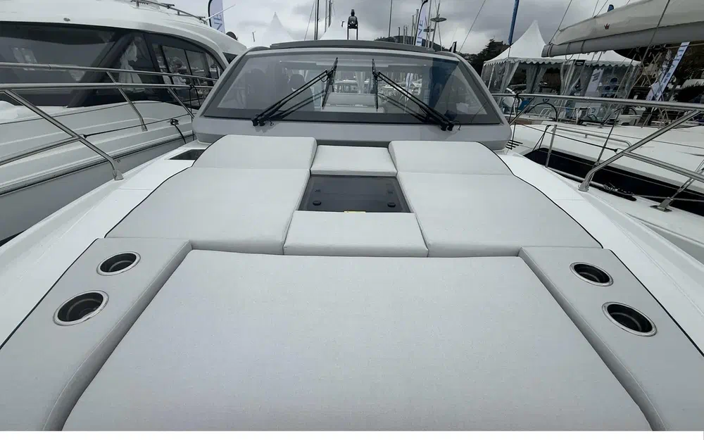 slider 6 Beneteau Gran Turismo 40