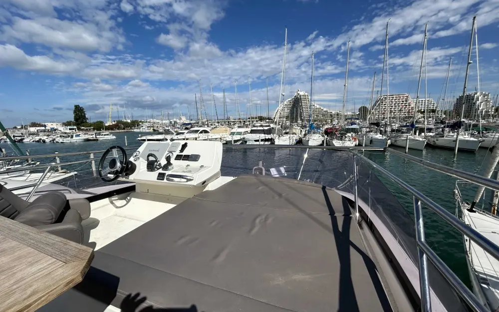 slider 17 Jeanneau Prestige 420 Fly