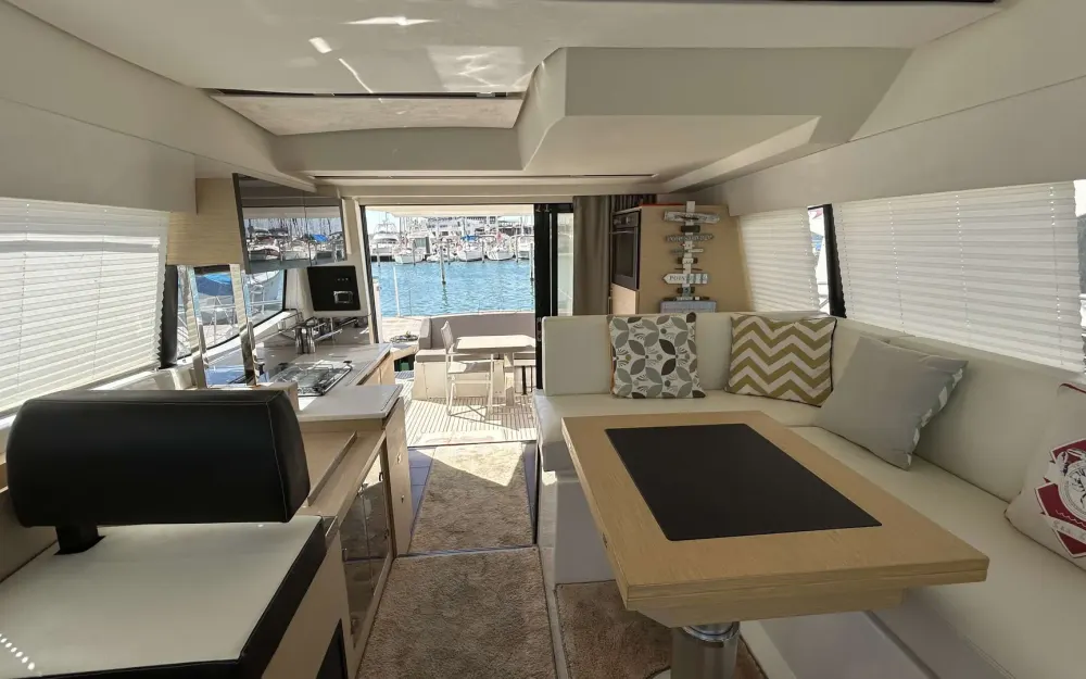 slider 1 Jeanneau Prestige 420 Fly