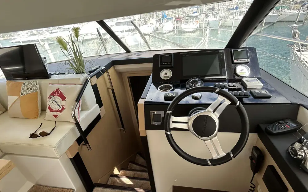 slider 2 Jeanneau Prestige 420 Fly