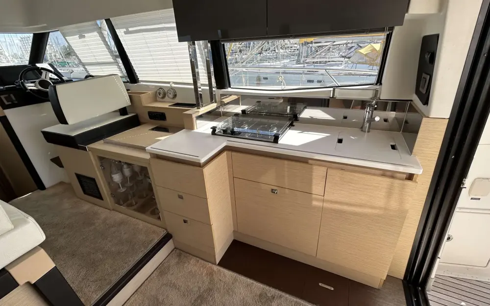 slider 5 Jeanneau Prestige 420 Fly