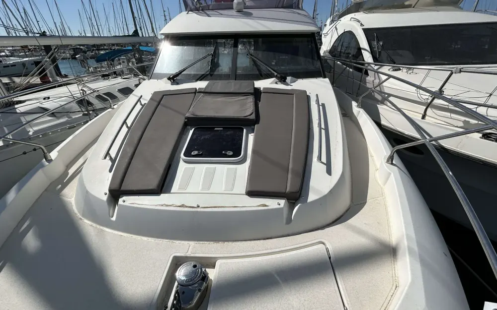 slider 6 Jeanneau Prestige 420 Fly
