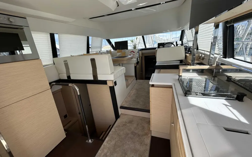 slider 7 Jeanneau Prestige 420 Fly